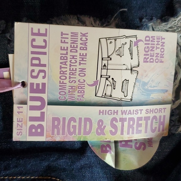 🍁New Super Cute Distressed Jean Shorts Size 11 - Picture 3 of 7